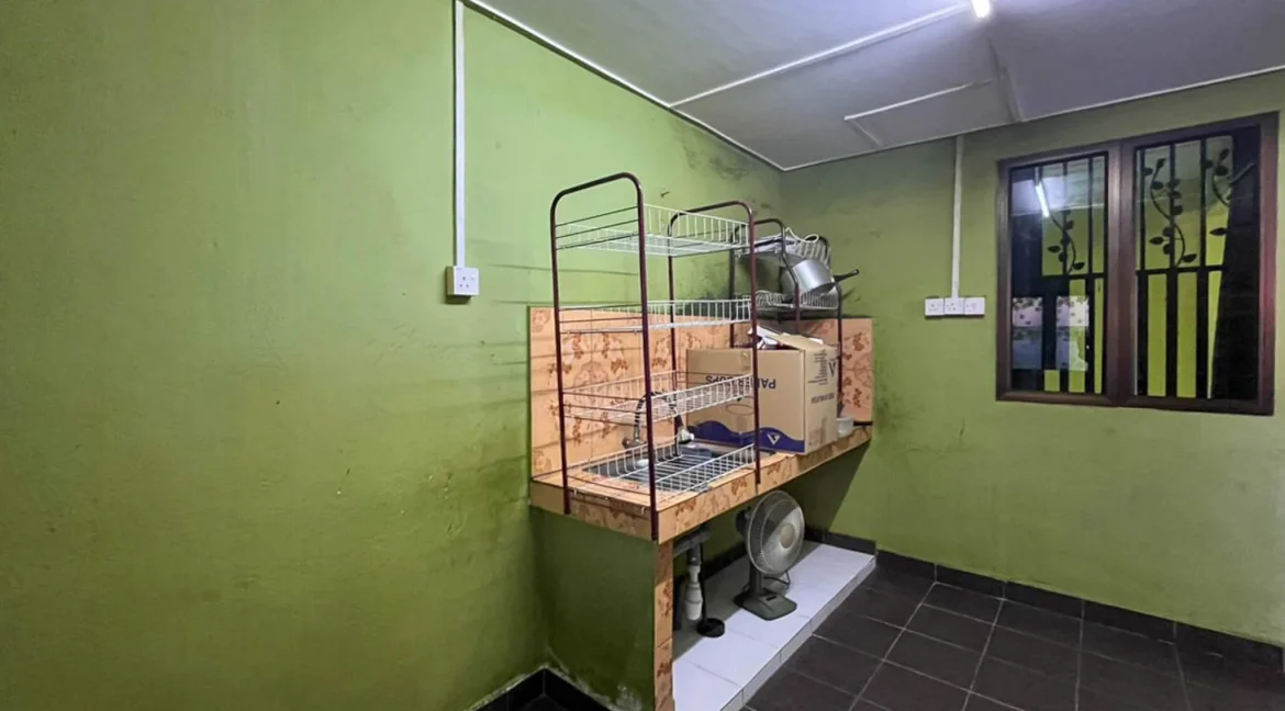 rumah-kos-rendah-dua-tingkat-taman-chepor-raya-11