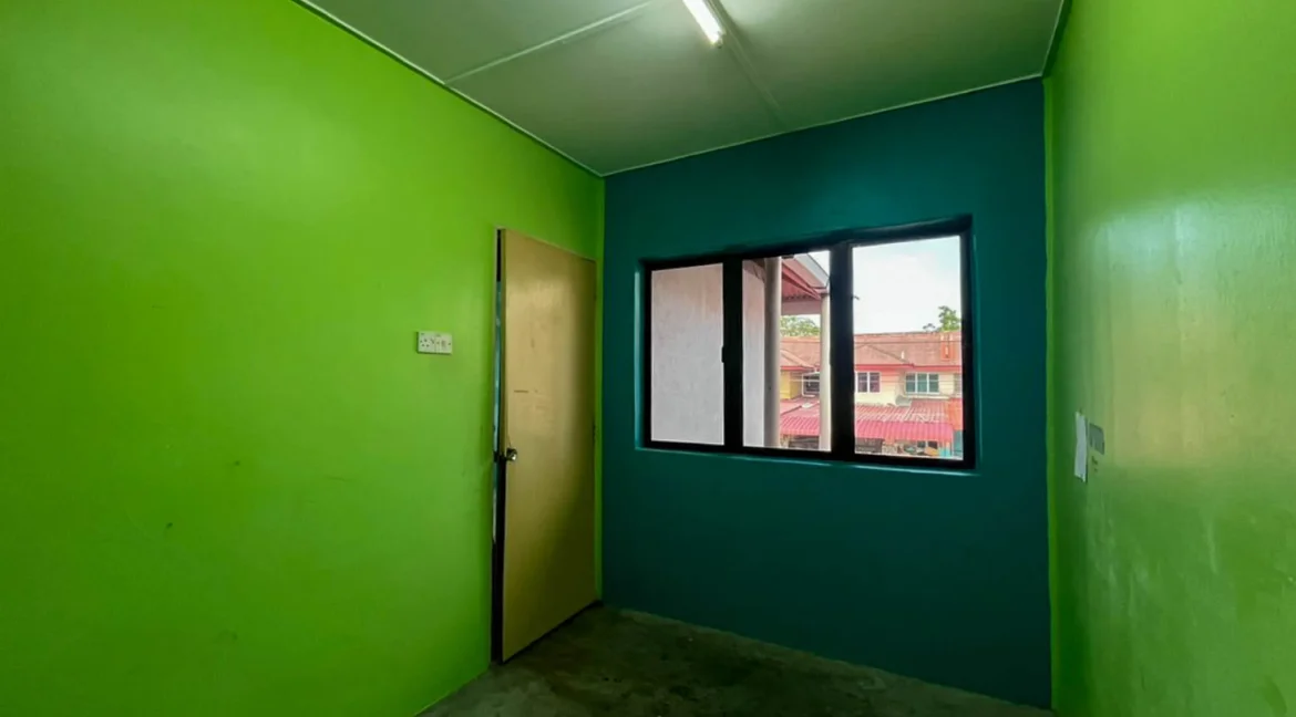 rumah-kos-rendah-dua-tingkat-taman-chepor-raya-18